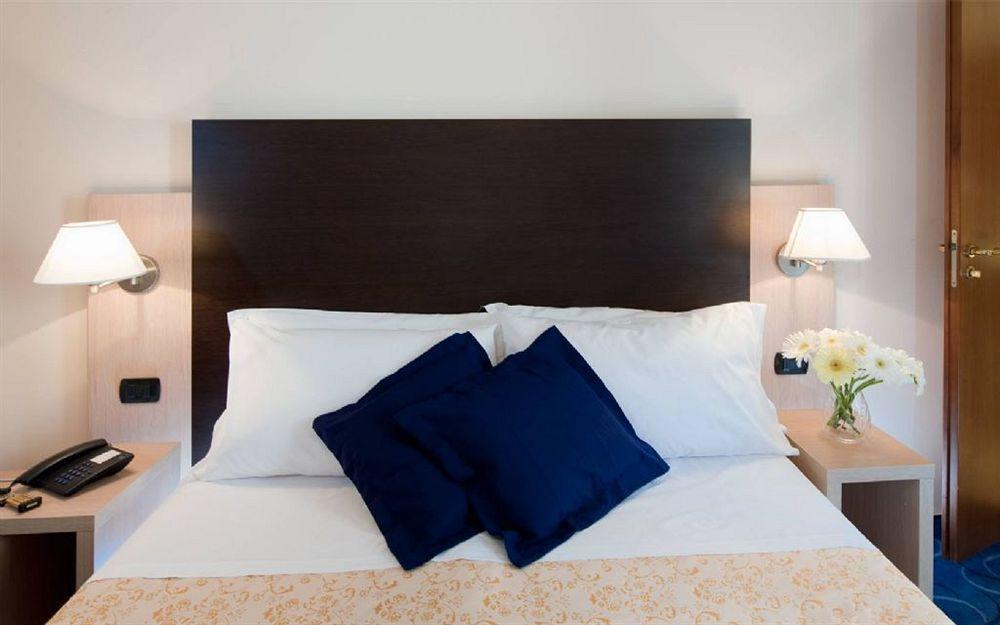 C-Hotels Club House Roma Esterno foto